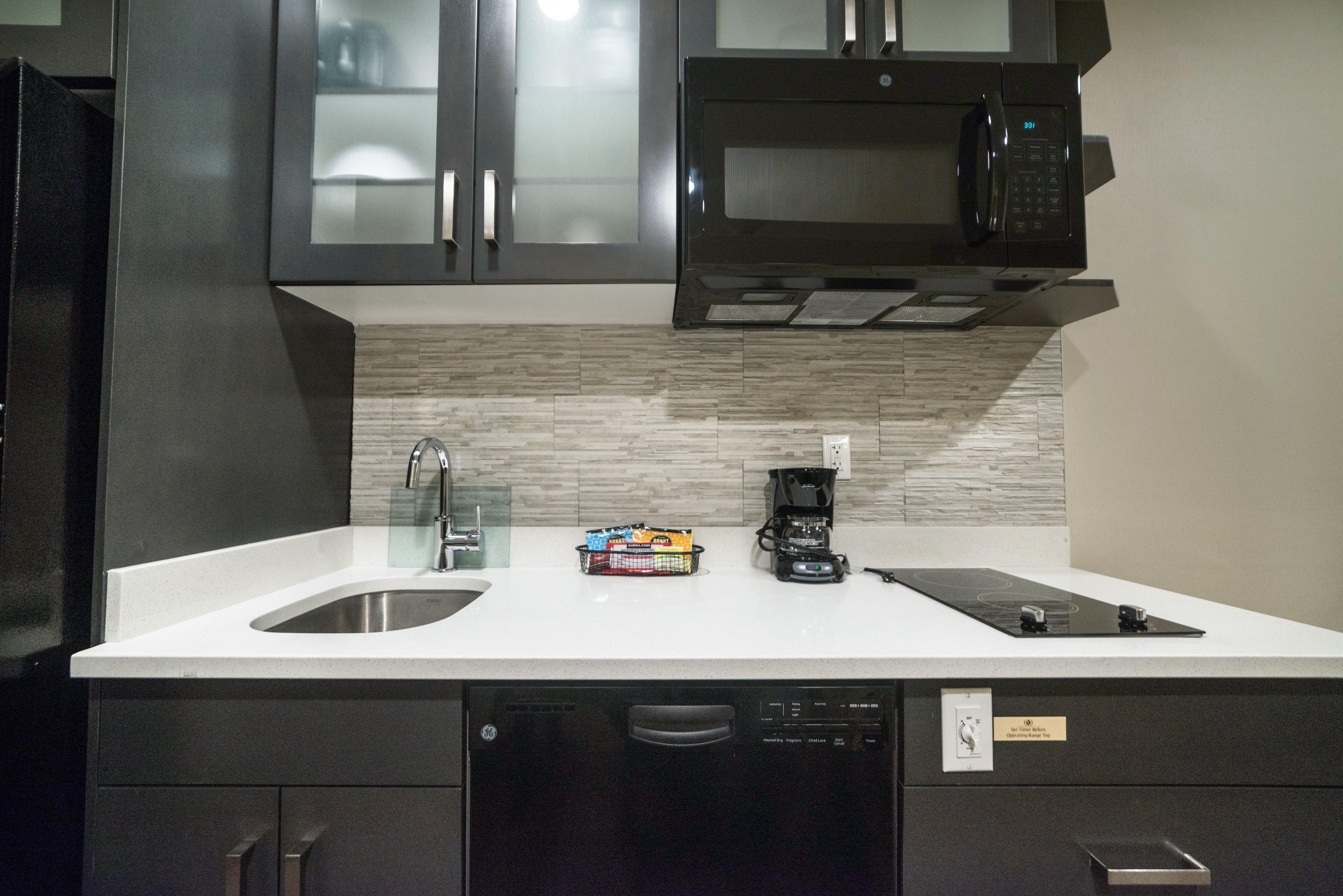 Candlewood Suites West Edmonton - Mall Area By Ihg Dış mekan fotoğraf